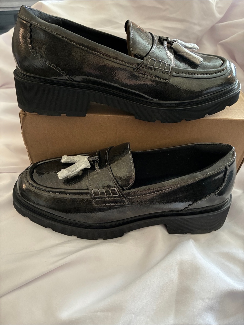 Women’s Clarks Gun Metal Patent Tassel Loafer - Size 9 - Picture 5 of 8